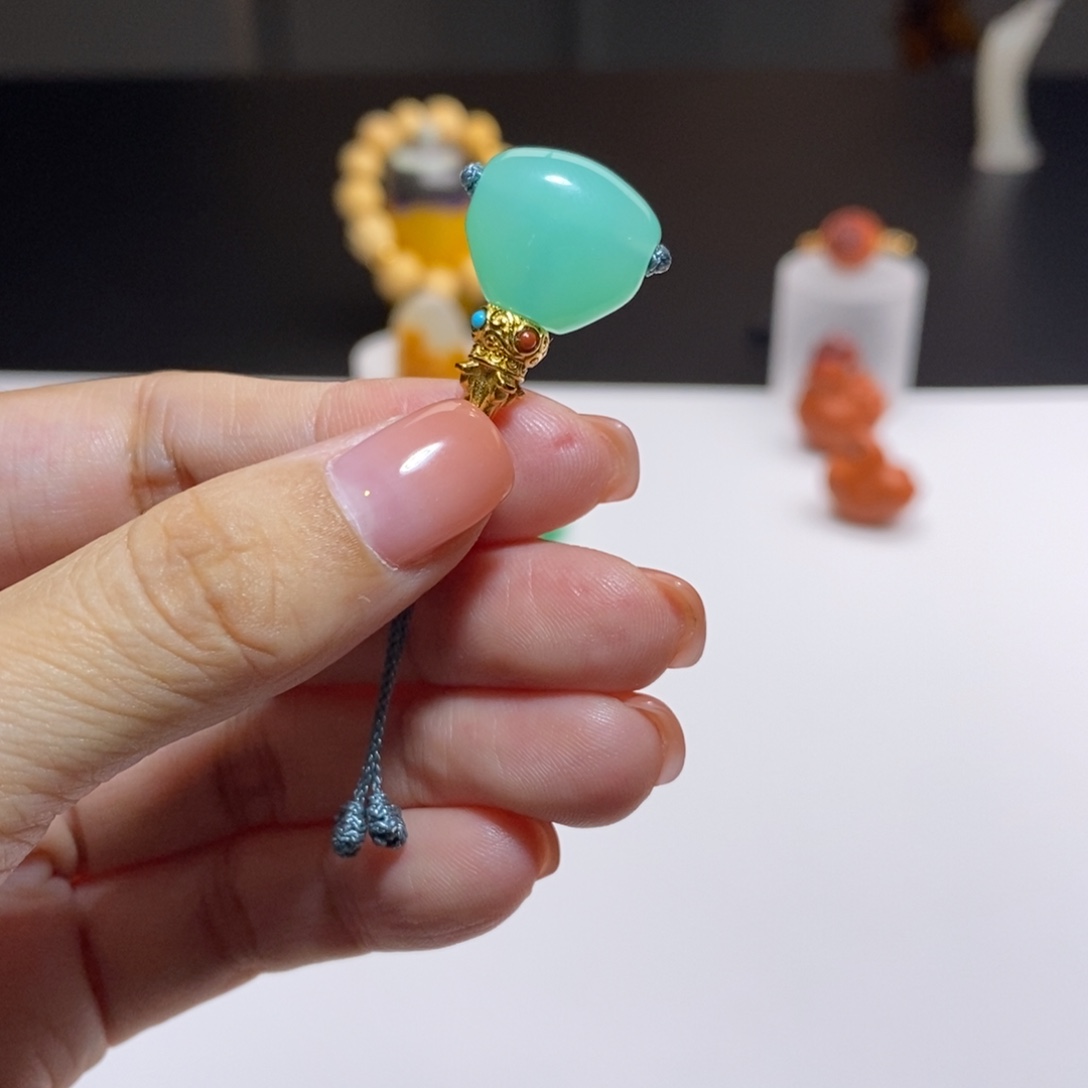 石英质玉（缅黄）未镶嵌颈饰