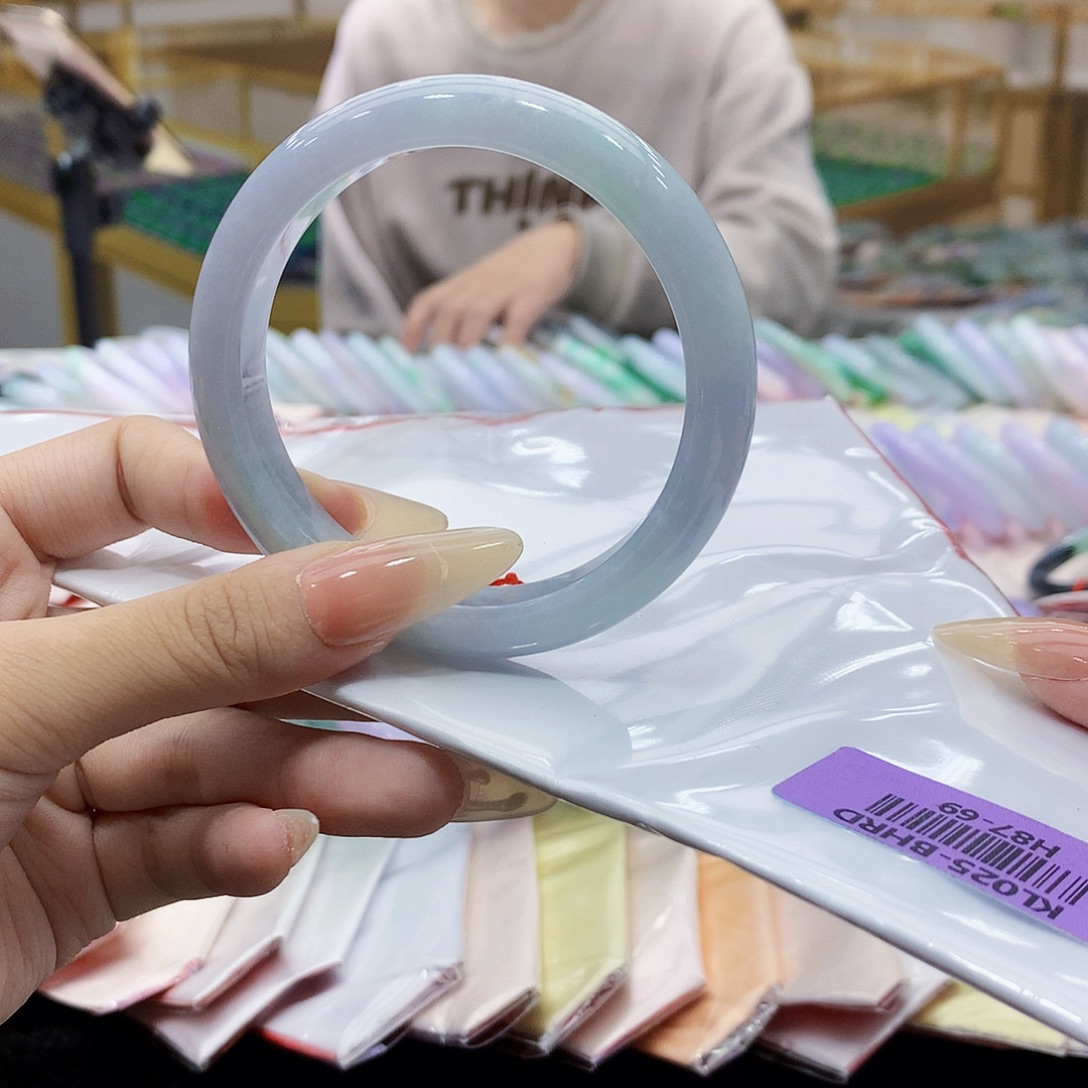 翡翠未镶嵌手镯jjj