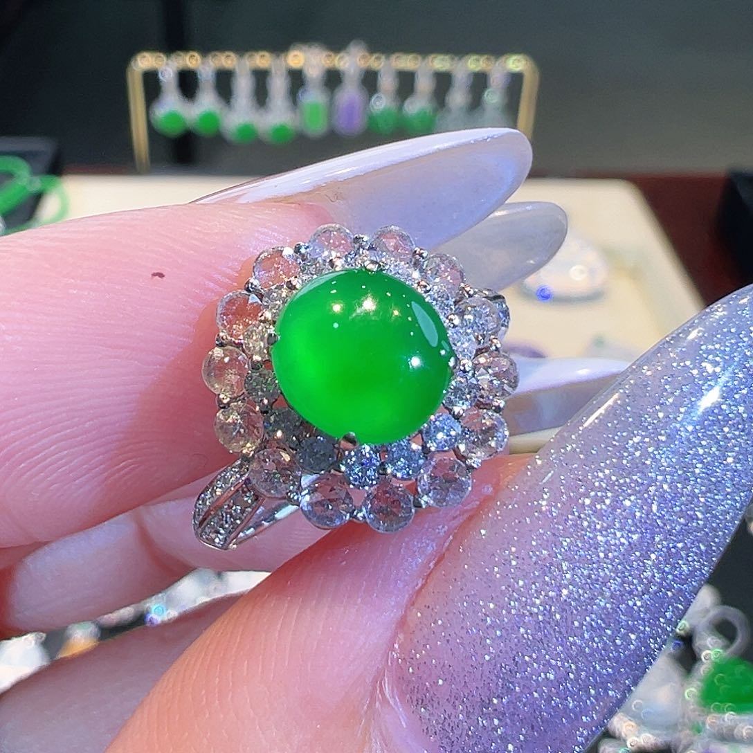 翡翠戒指18K金镶嵌翡翠