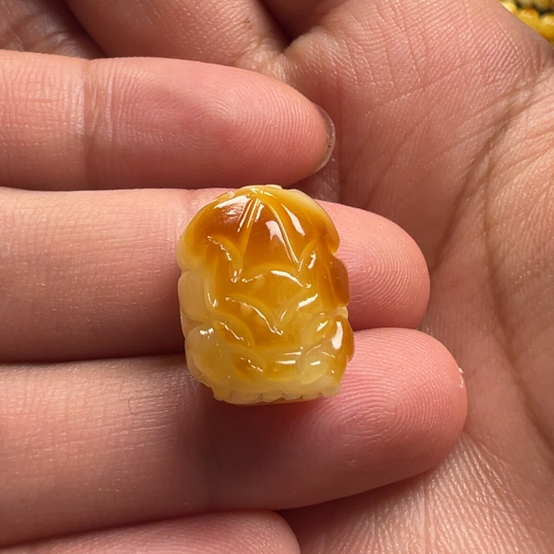 未镶嵌颈饰蜜蜡貔貅