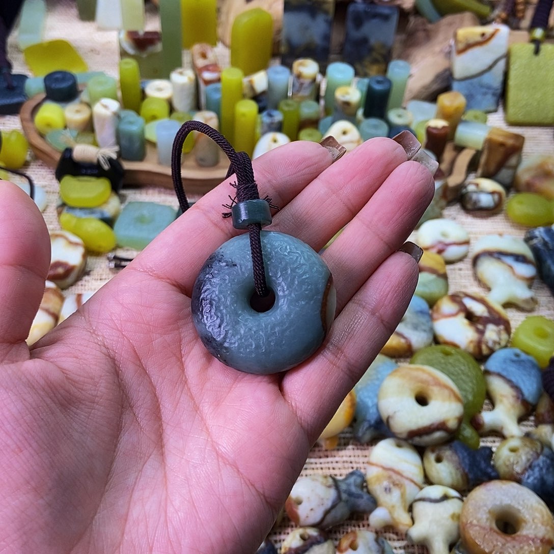 未镶嵌蛇纹石玉挂件哒*哒