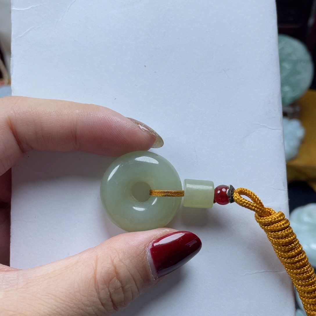 和田玉颈饰未镶嵌面包扣