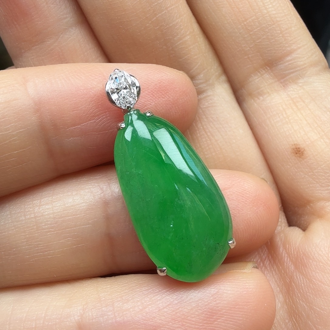 翡翠18K金镶嵌颈饰