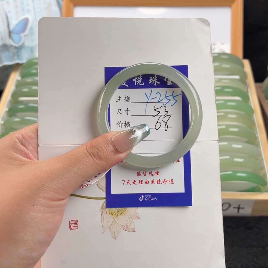 石英质玉未镶嵌手镯M****