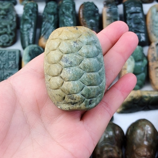 岫岩河磨玉（透闪石质玉）未镶嵌把件