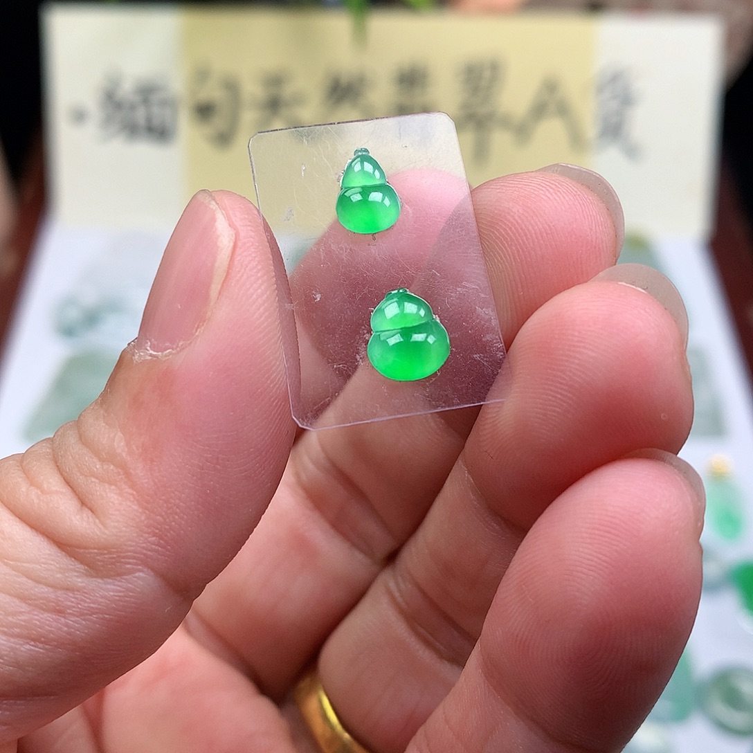 翡翠裸石缅甸天然A货翡翠阳绿葫芦