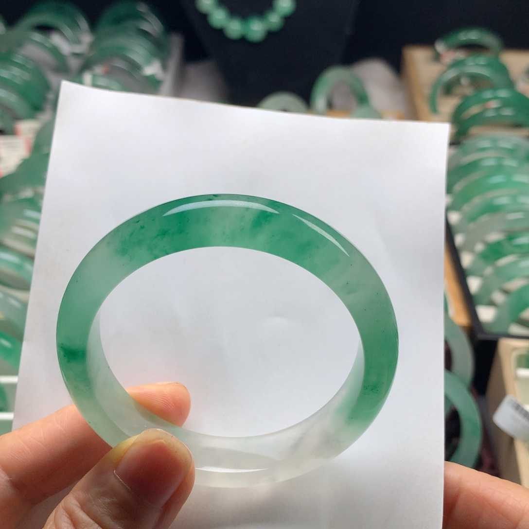 未镶嵌手镯石英质玉（非洲翠）