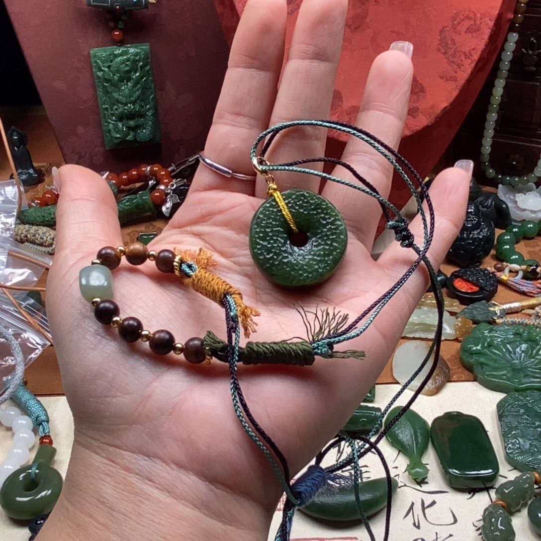 和田玉未镶嵌颈饰