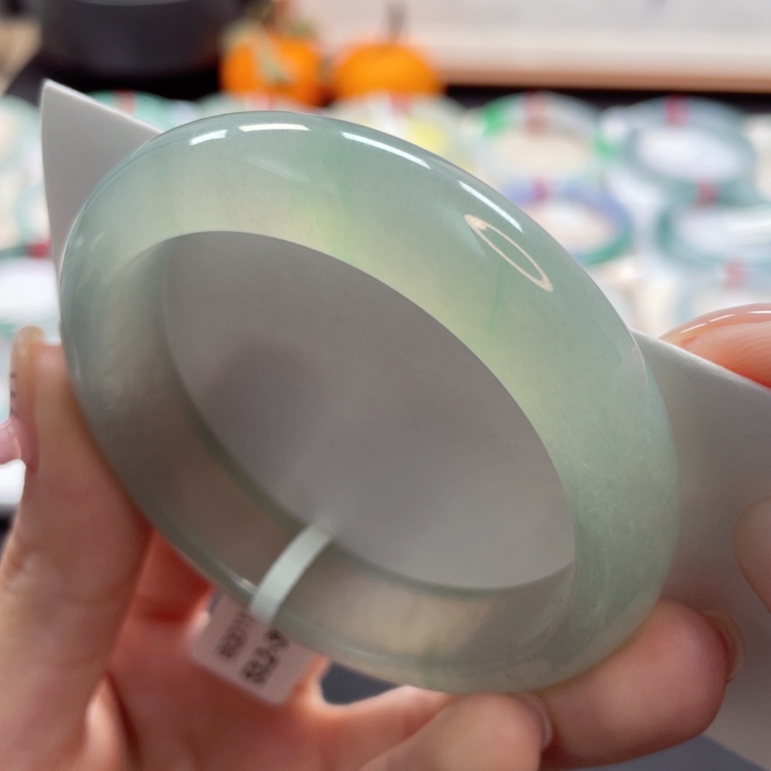 【闪购商品】翡翠手镯未镶嵌53.2冰透透肉甜晴色37号