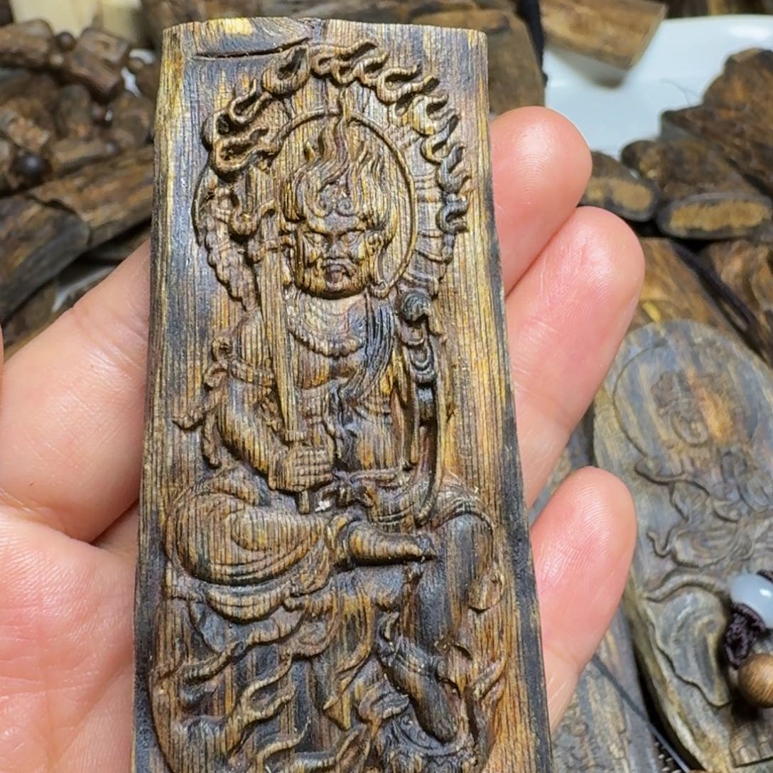 沉香吊坠旭**?白棋不动雕刻牌