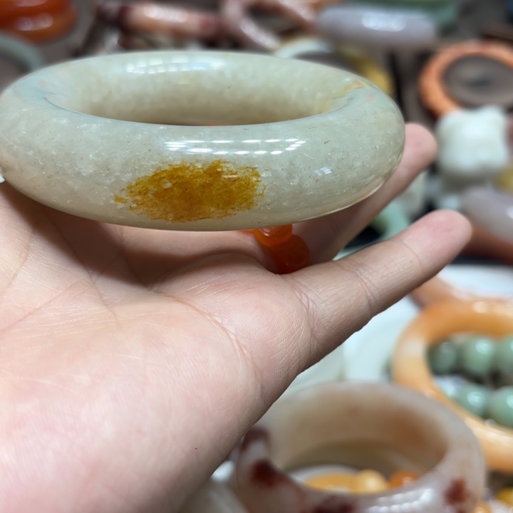 牛***褂石英岩玉合金颈饰
