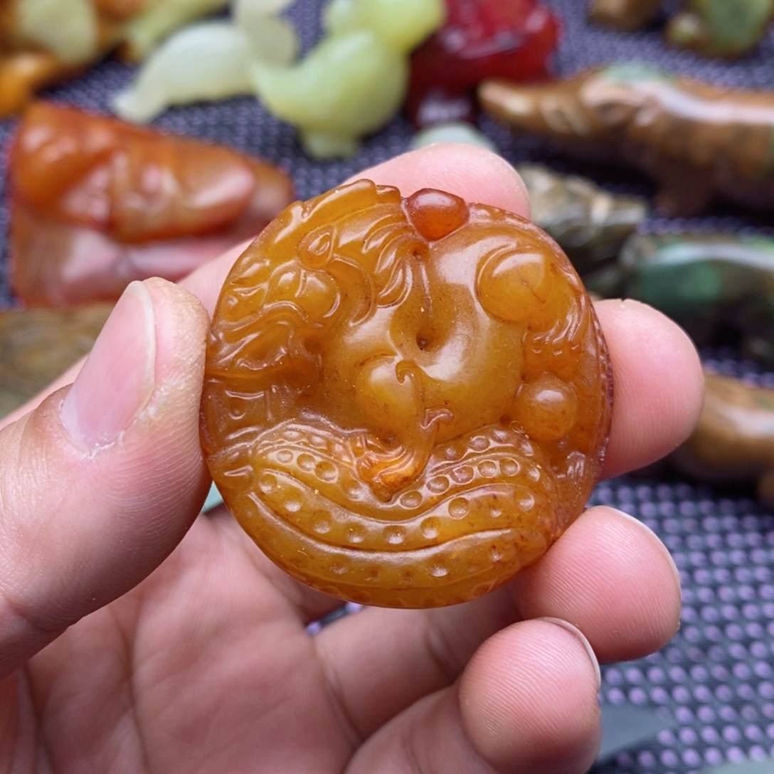蛇纹石玉颈饰足银镀金镶嵌