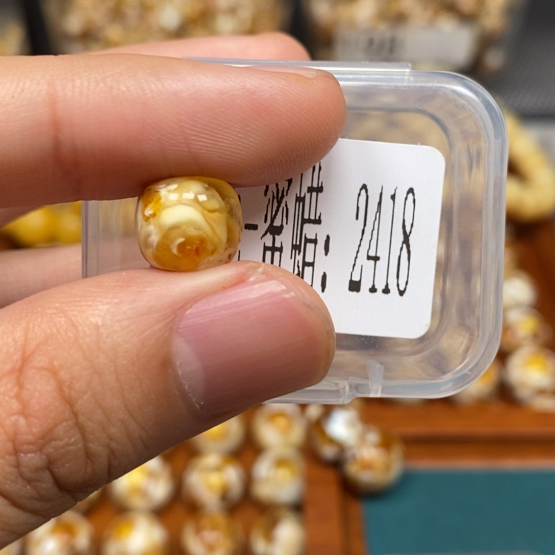 蜜蜡未镶嵌珠宝奇石2418