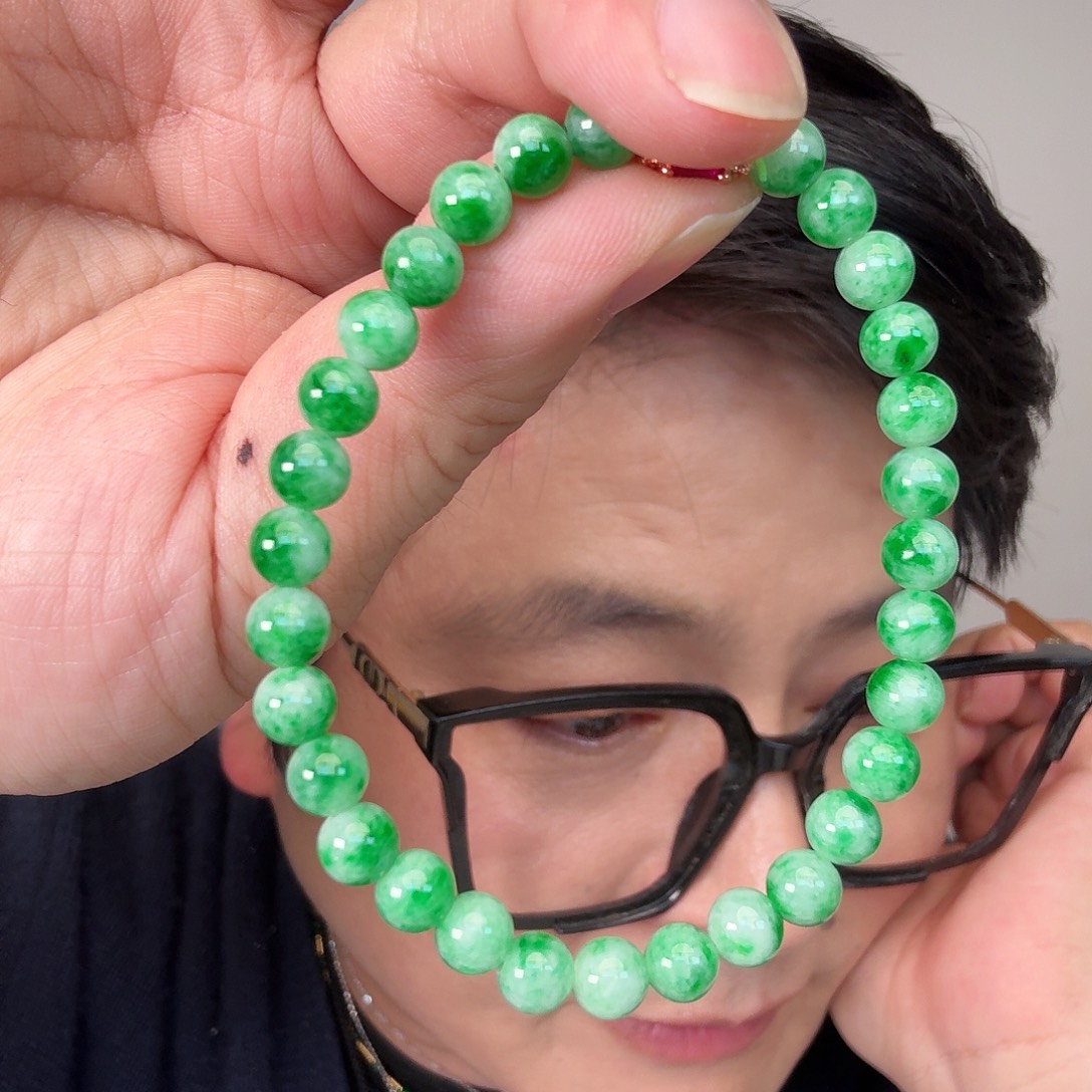愿***好翡翠未镶嵌颈饰一件
