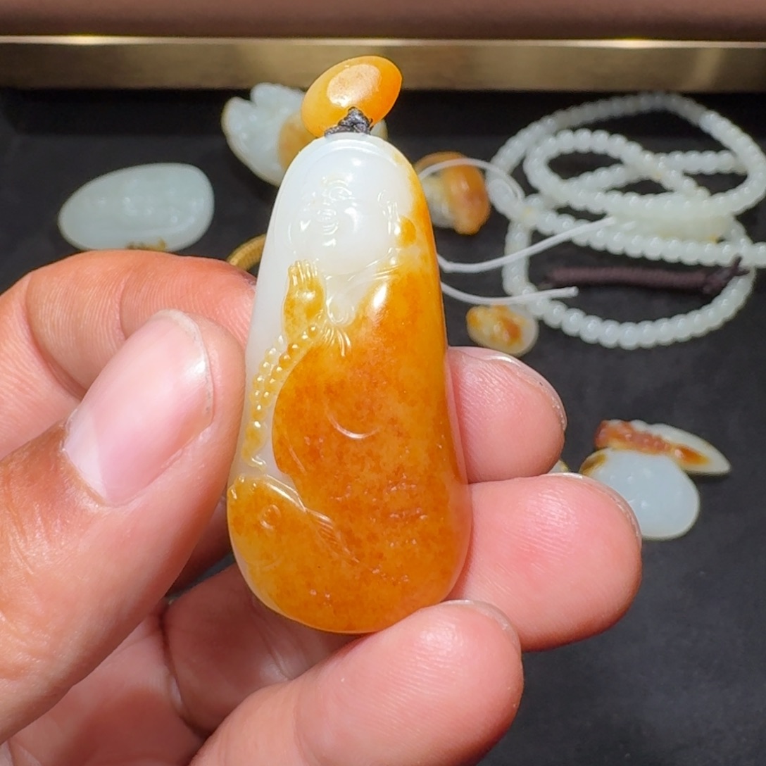 和田玉18K金镶嵌颈饰