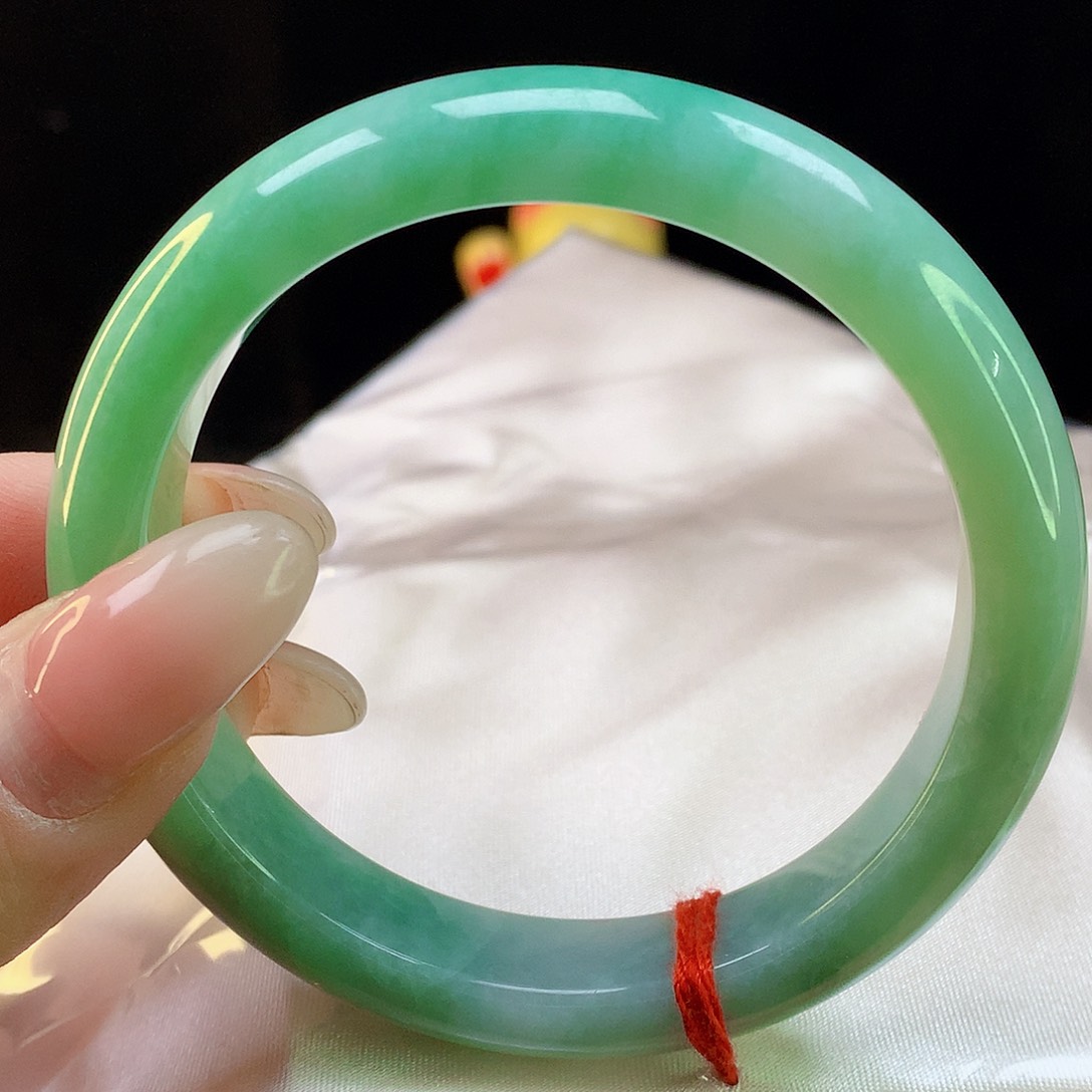 翡翠手镯未镶嵌天然翡翠5101