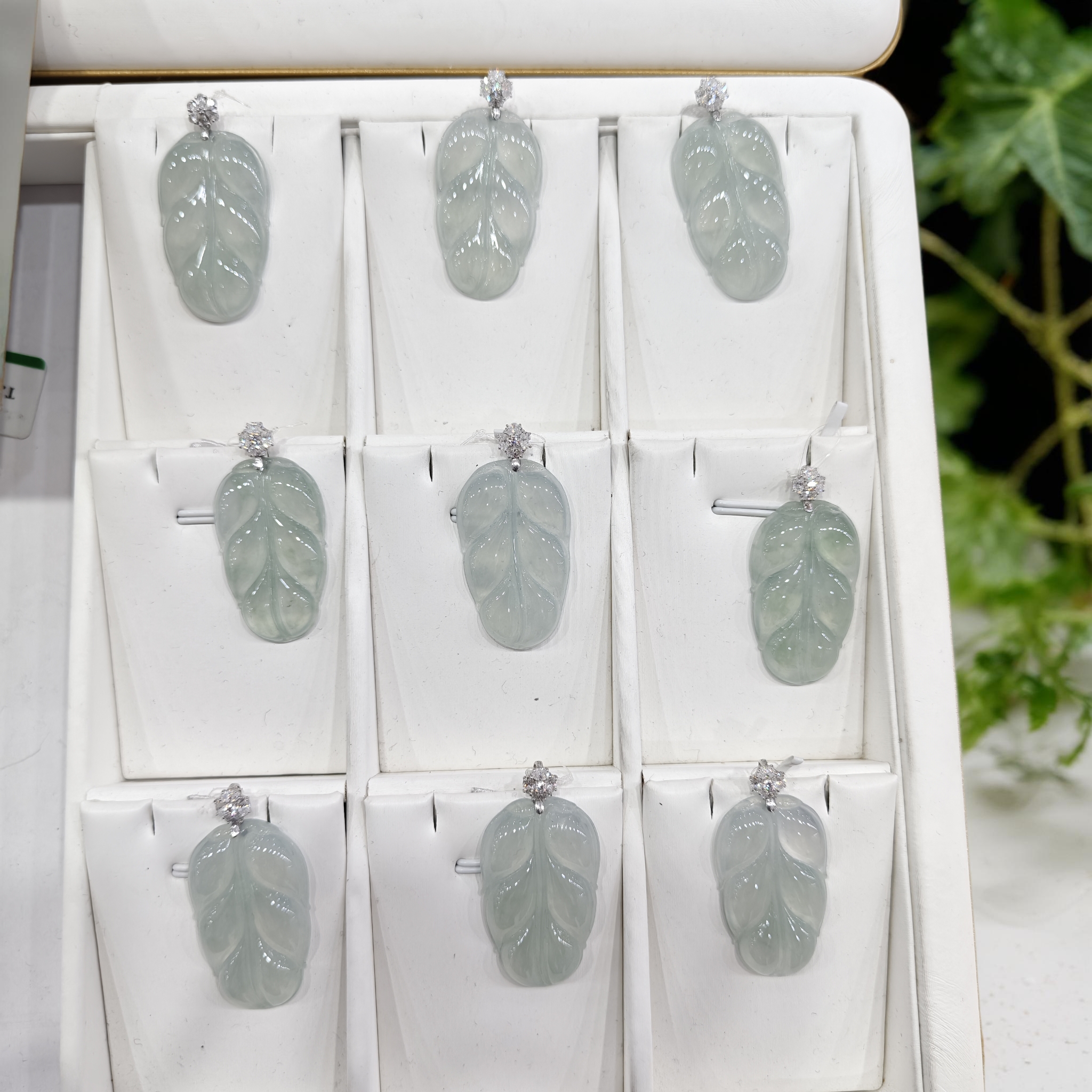 翡翠镶嵌叶子时尚百搭女士气质高冰颜色种水颜色多样性发货2412