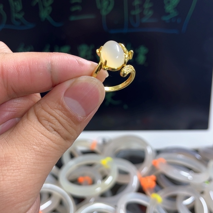 玛瑙/玉髓手镯未镶嵌