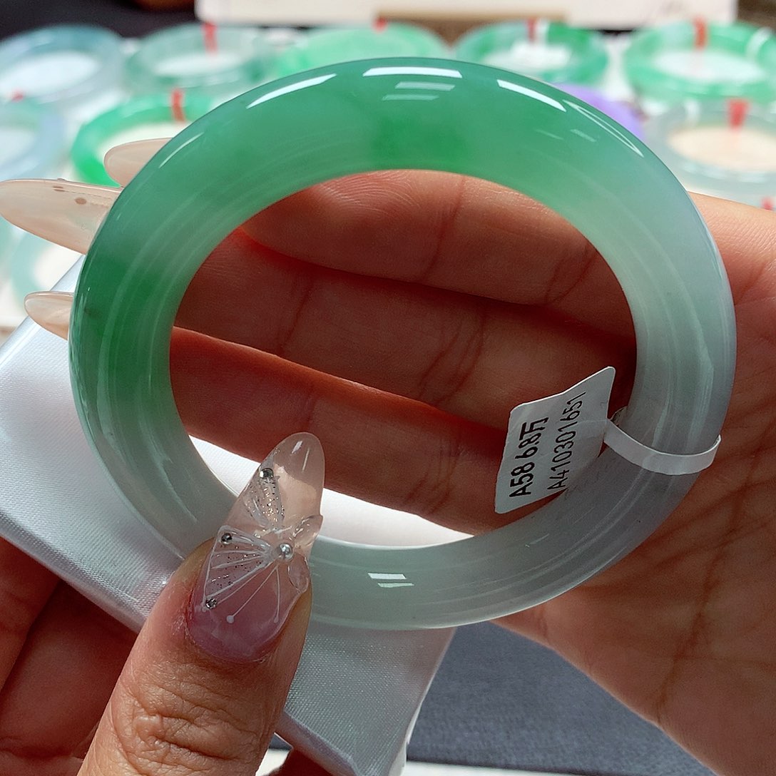 翡翠手镯（圆镯）未镶嵌（68号）66