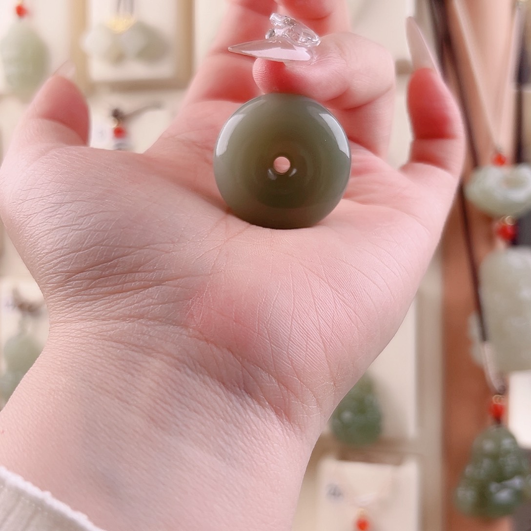 和田玉吊坠(不含链)未镶嵌轩**左