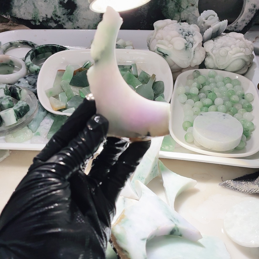 翡翠未镶嵌颈饰边角料