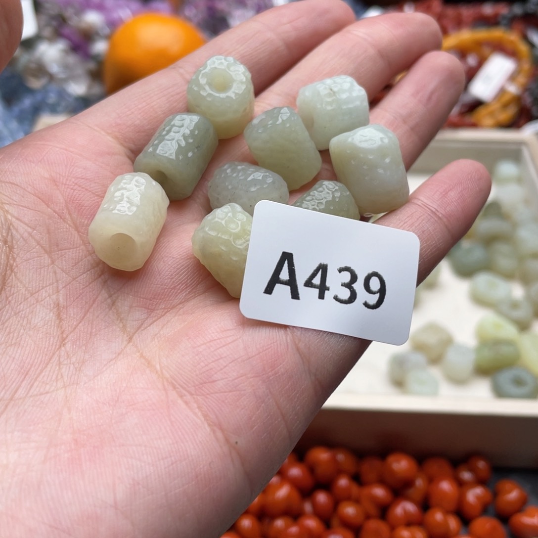 颈饰未镶嵌和田玉多样性