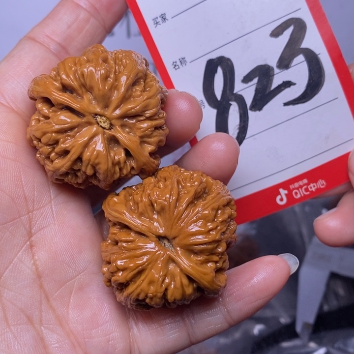 文玩核桃把件823，38粗筋色差