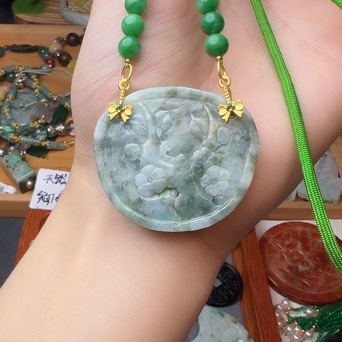 翡翠吊坠(赠链)未镶嵌吊坠39