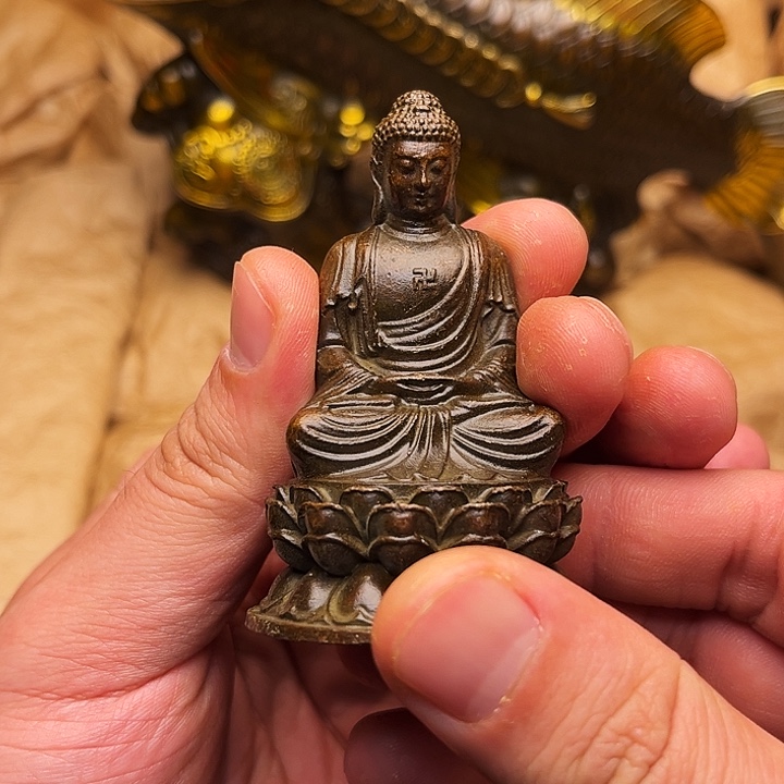 精美铜器做工精湛 