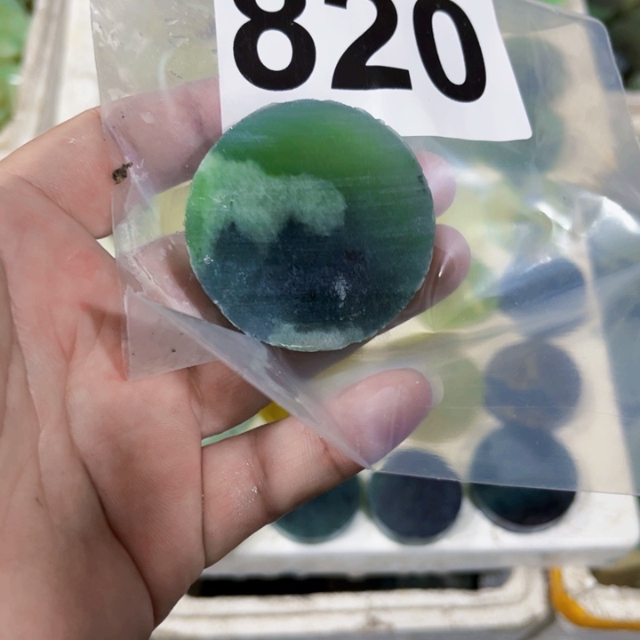 水****蛇纹石玉未镶嵌珠宝半成品