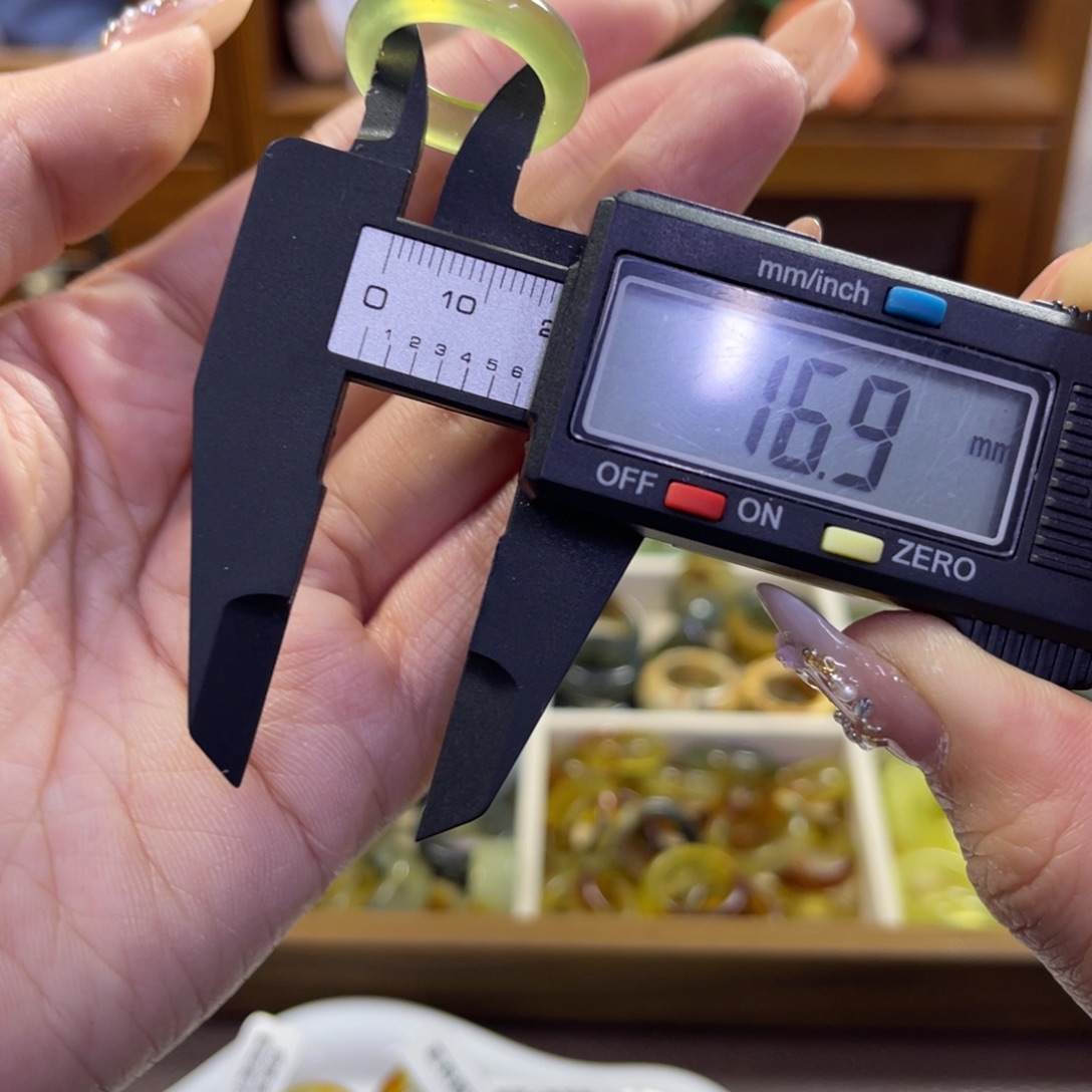 蛇纹石玉未镶嵌手镯113