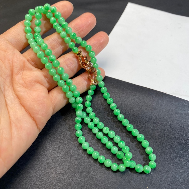 5mm阳绿圆珠翡翠项链 种老色好 冰透水润 上身大气