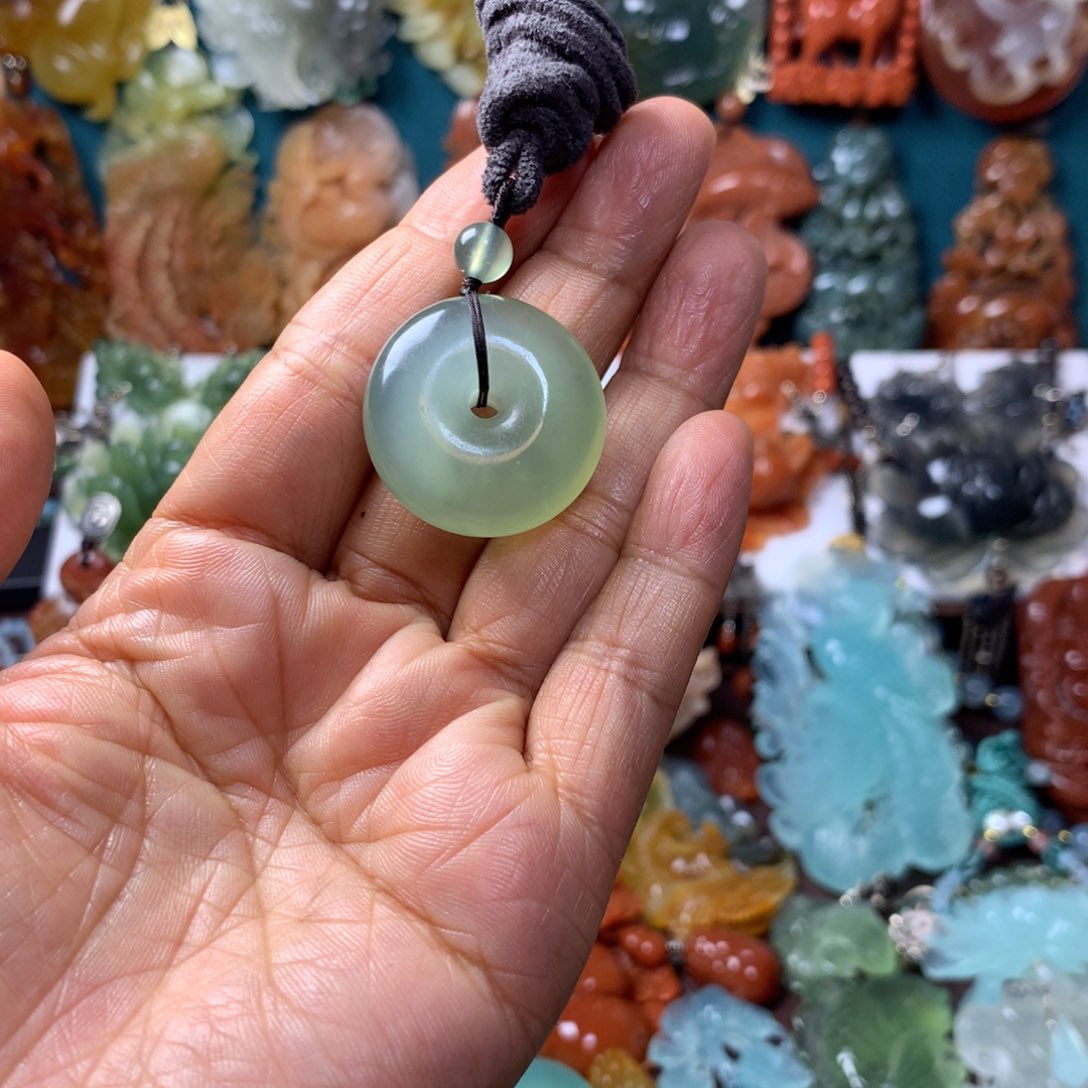 蛇纹石玉未镶嵌挂坠