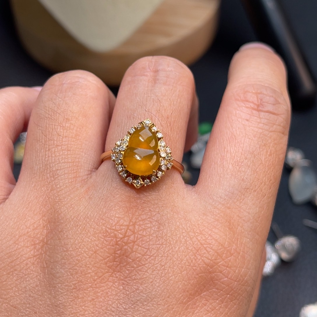 翡翠戒指18K金镶嵌黄翡葫芦