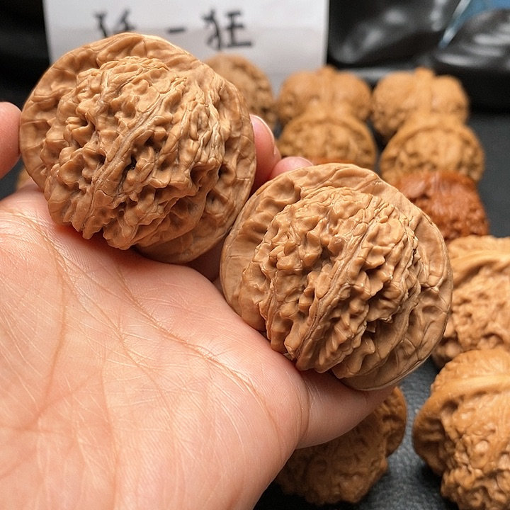 文玩核桃吊坠楼王47尺