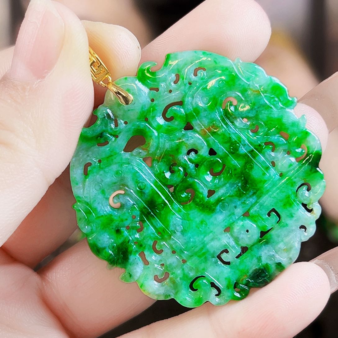 翡翠18K金镶嵌颈饰多样性