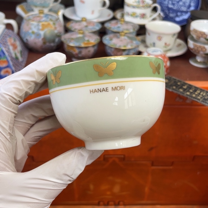 他家瓷器真美…开播了