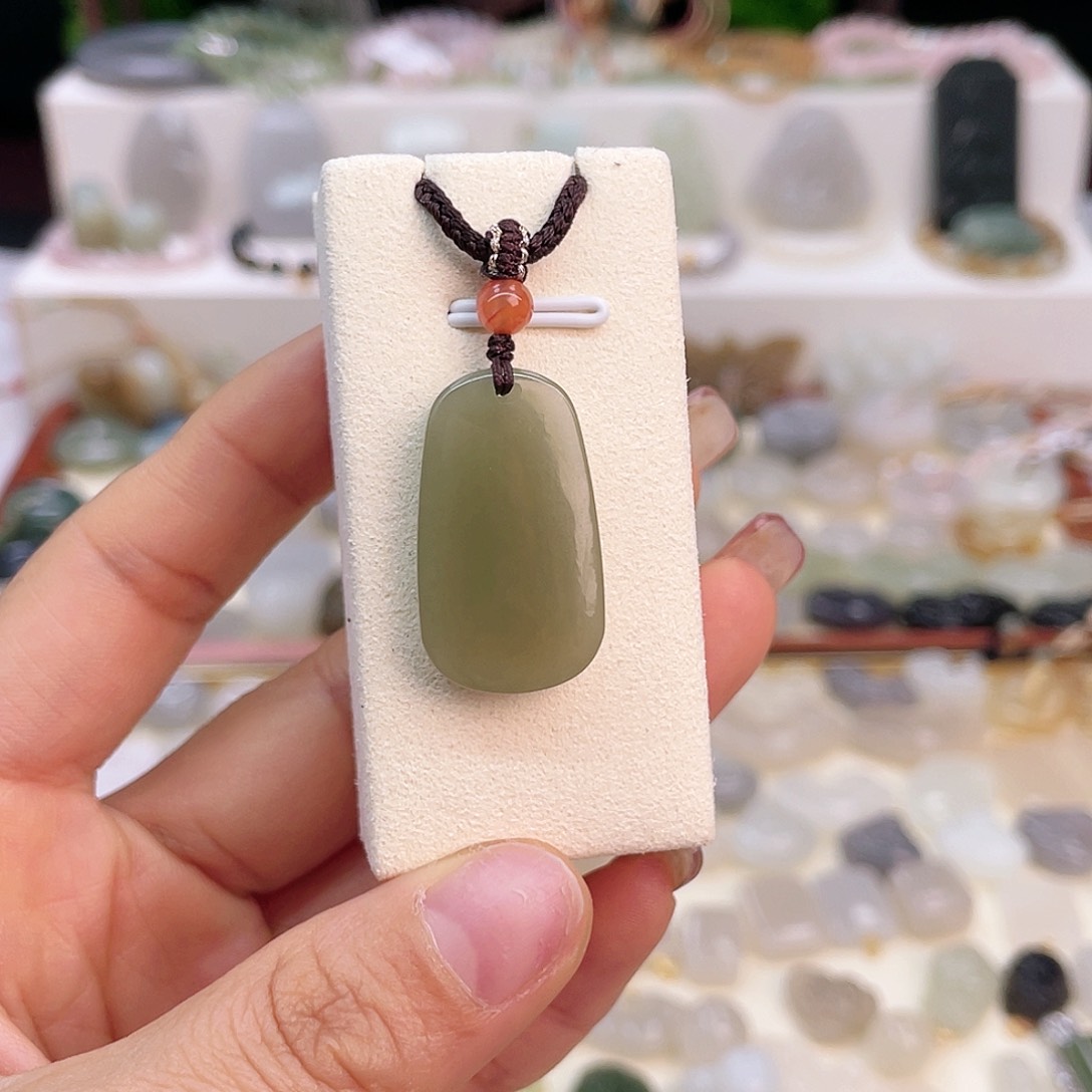 【闪购商品】和田玉吊坠(赠链)未镶嵌