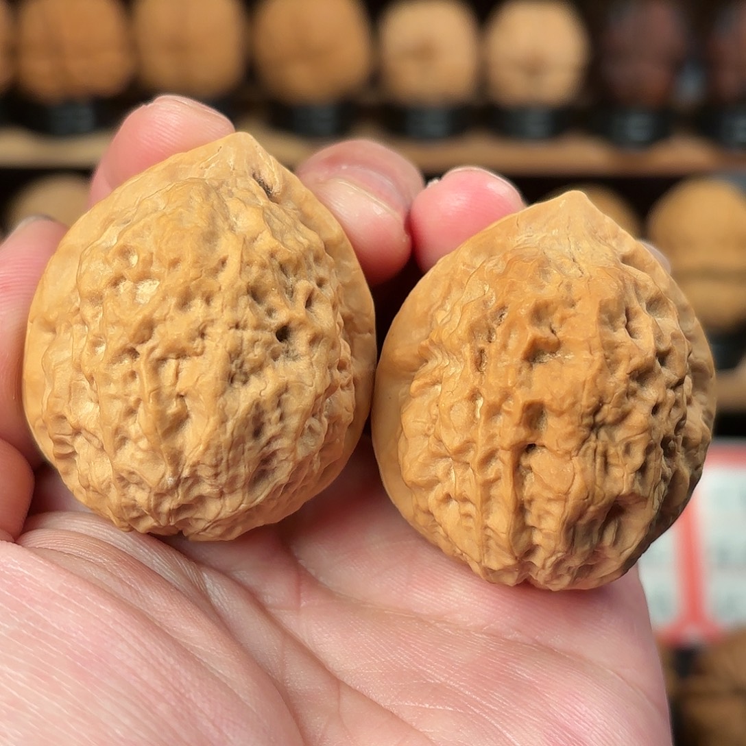 文玩核桃吊坠寿桃