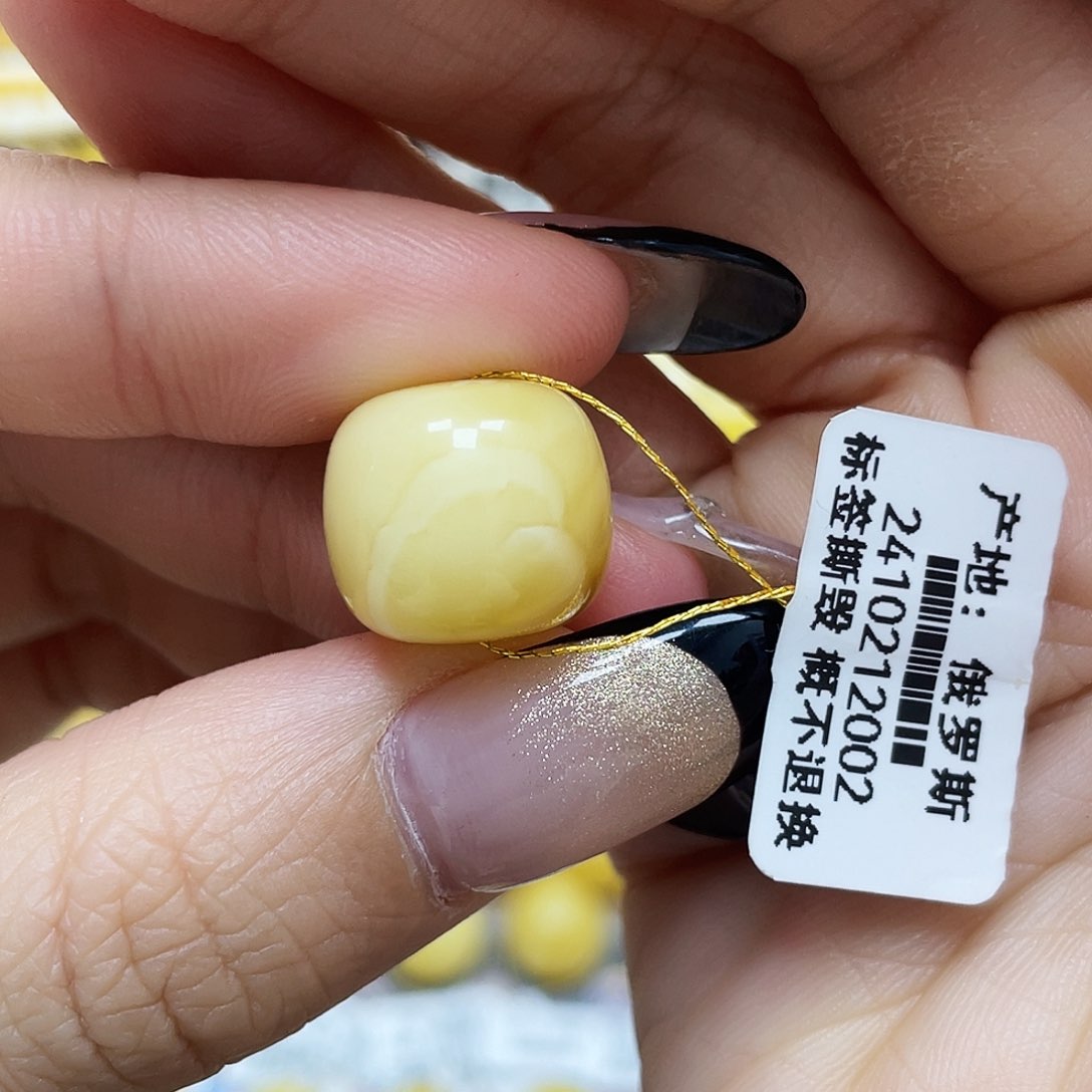 琥珀珠宝奇石未镶嵌15*13.5mm微瑕