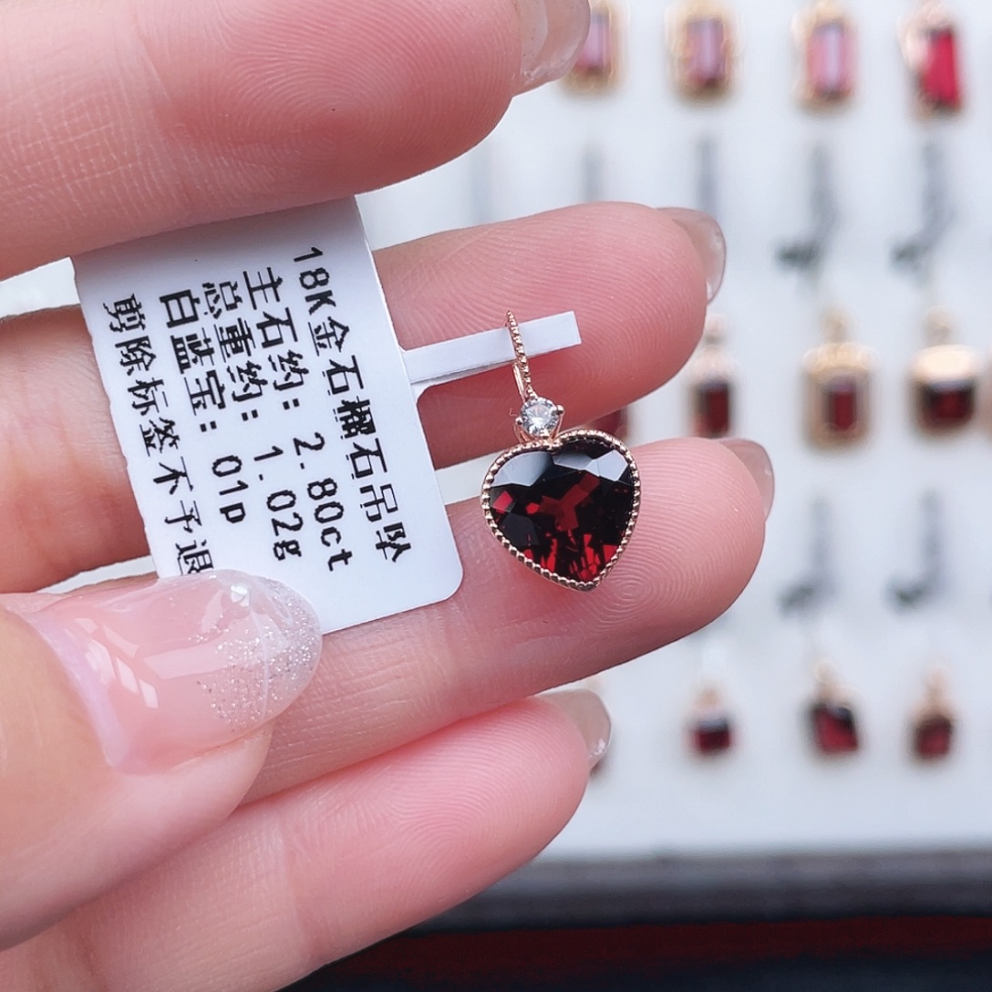 18K金镶嵌石榴石吊坠(不含链)