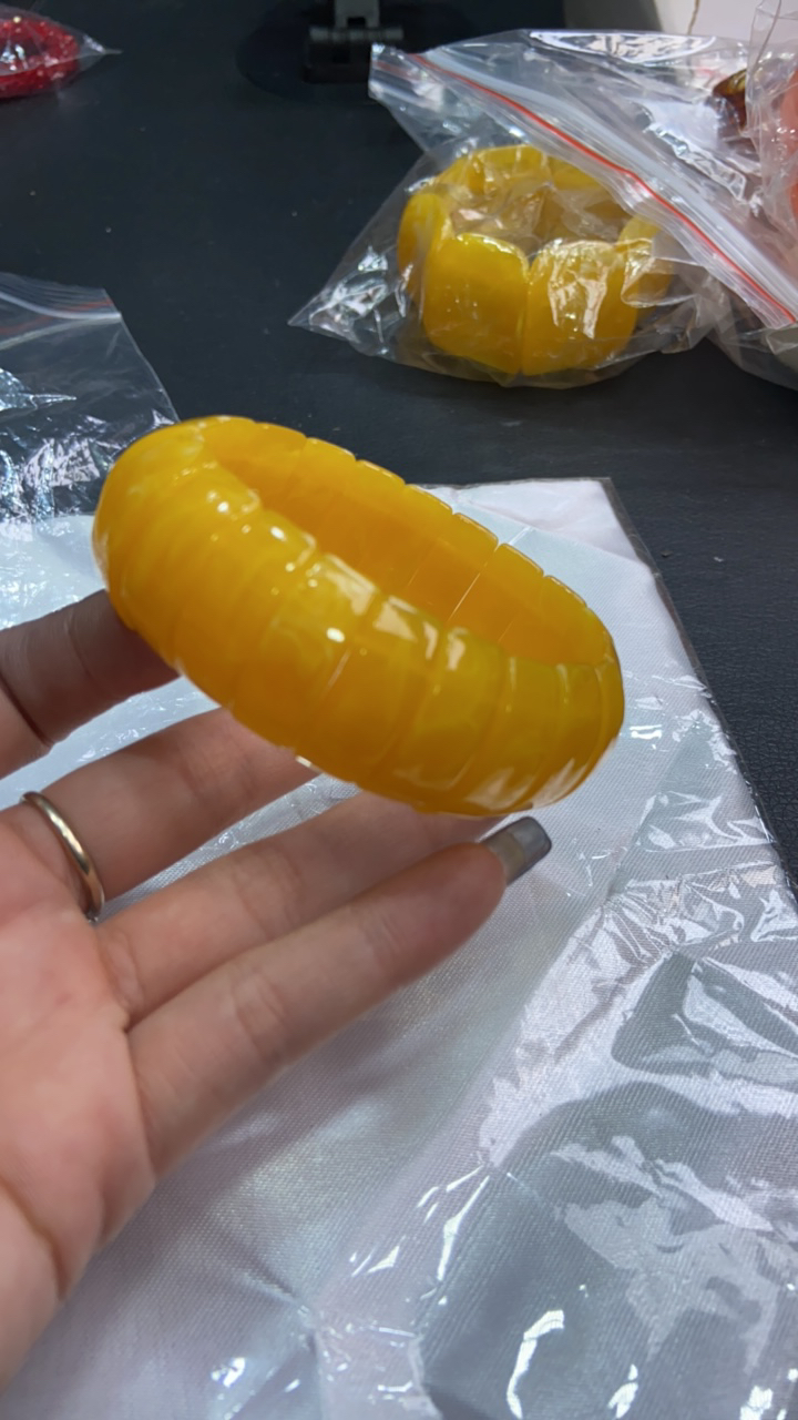 B  978满鸡油黄月牙手牌