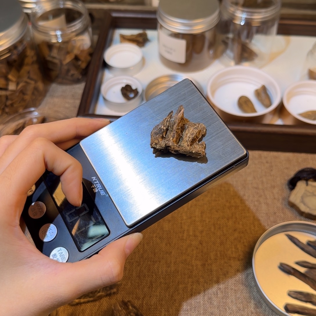 沉香香港吊口2.18克