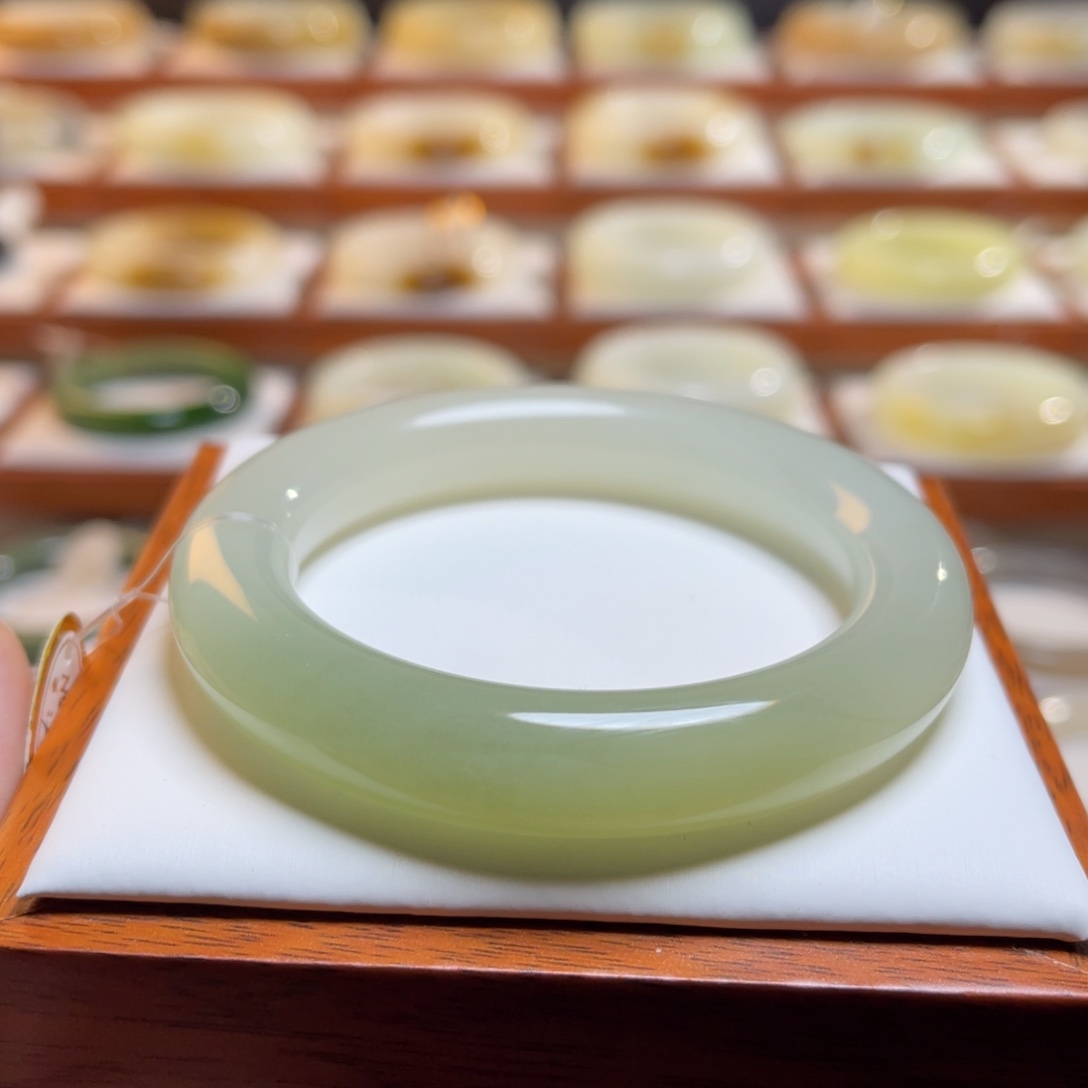 【闪购商品】和田玉手镯未镶嵌