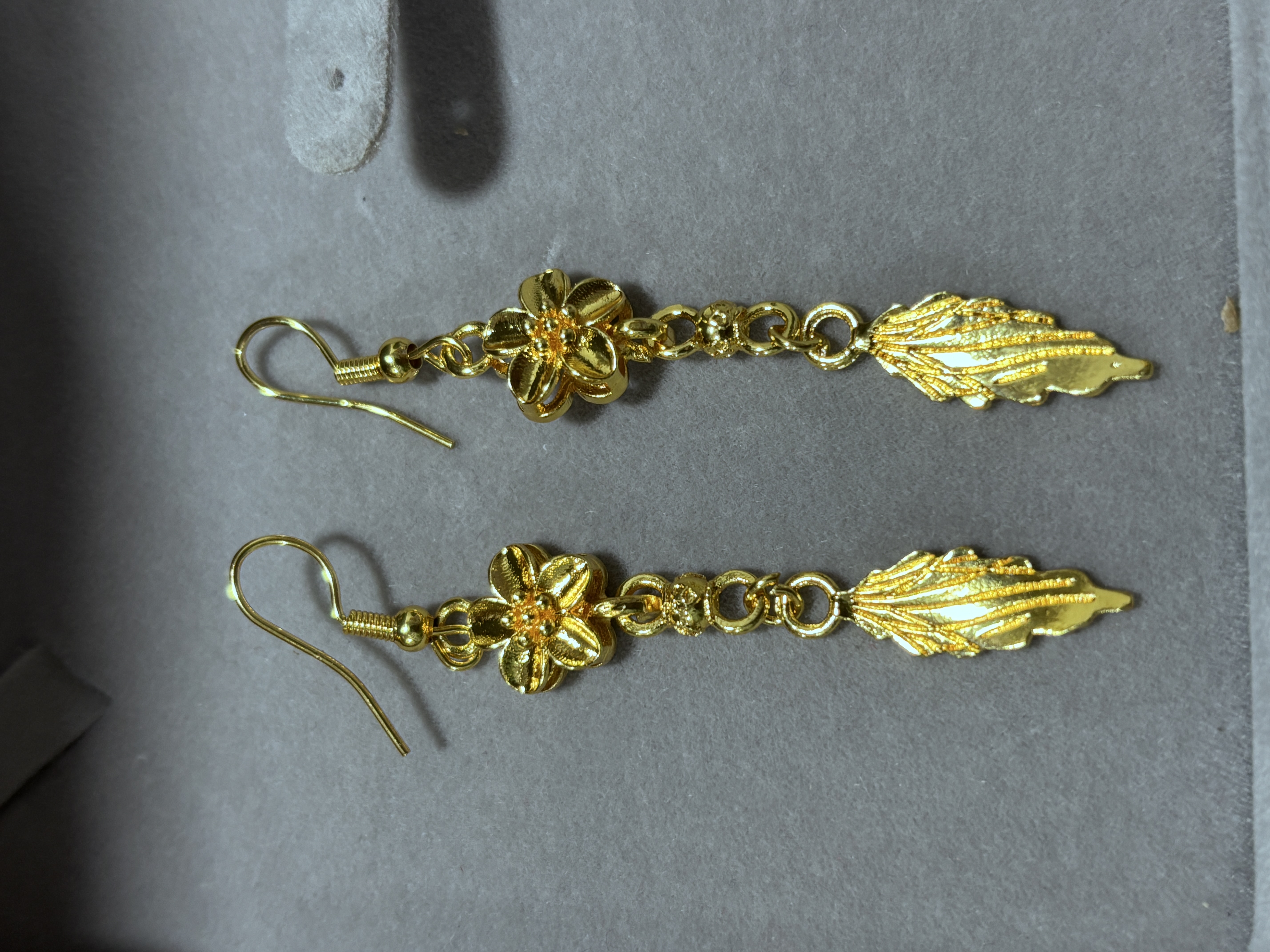 A633金色精工花朵流苏耳环
