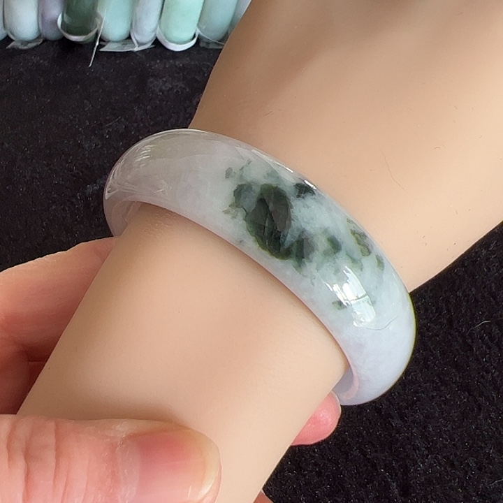 翡翠未镶嵌手镯编号06474圈口56.7