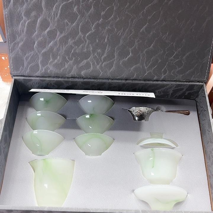 孤品茶具套装等。           