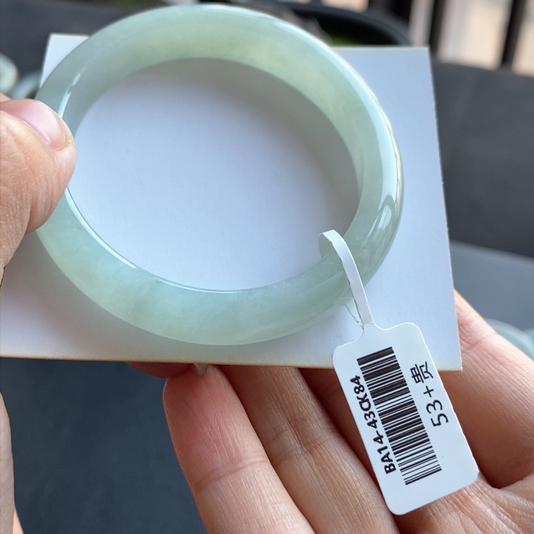 翡翠手镯未镶嵌翡翠