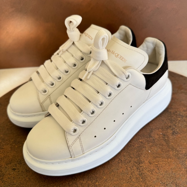 95新 Alexander McQueen/亚历山大·麦昆 黑色麂皮后尾小白鞋/37码