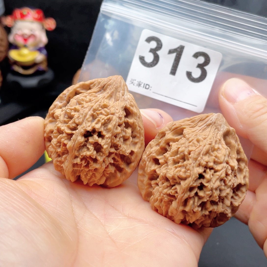 把件文玩核桃满天星42 40 42有磕